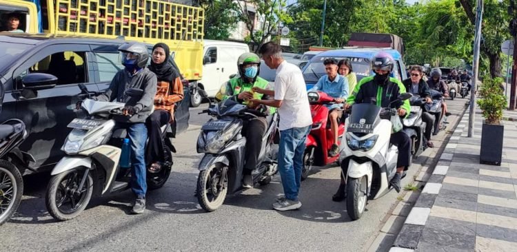 Pemko Medan Bagikan Puluhan Ribu Sarapan kepada Pengemudi Ojol