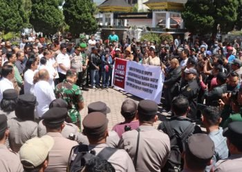 Kapolres Bersama Forkopimda Kawal Aksi Damai Masyarakat Karo