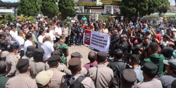 Kapolres Bersama Forkopimda Kawal Aksi Damai Masyarakat Karo