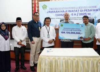 Kemenag RI dan Garuda Indonesia Serahkan Santunan Ekstra Cover ke Ahli Waris Jemaah