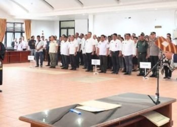 Bupati Karo Melantik Gelora Kurnia Putra Ginting Sebagai Sekda