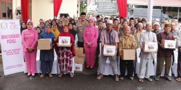 Kapolres Langkat & Bhayangkari Salurkan 150 Paket Sembako Untuk Bilal Mayit, Penggali Kubur & Kaum Duafa