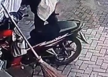 Istirahat di Masjid, Sepeda Motor Tukang Sapu Dicuri