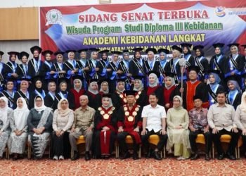 Lulusan Akbid Langkat Diharapkan Jadi Bidan Kompeten dan Berakhlak