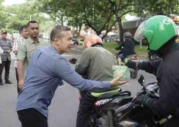 Bapenda Kota Medan Bagikan 1.000 Nasi Bungkus untuk Driver Ojol Sebagai Wujud Solidaritas