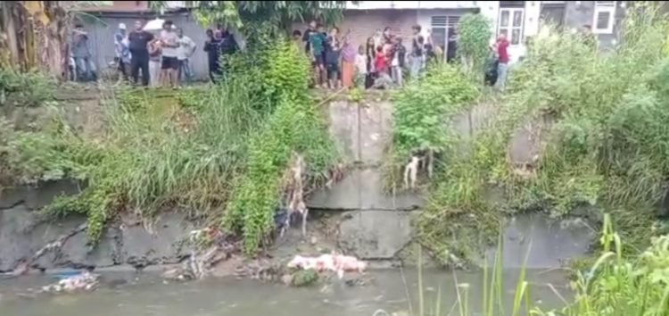 Warga Temukan Mayat Pria Berbadan Tegap di Parit Jalan Karya