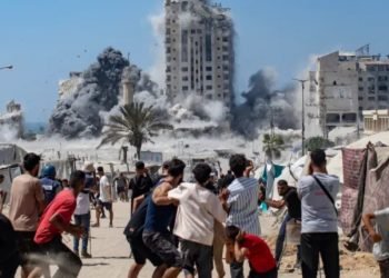 Israel Intensifkan Serangan Hancurkan Gaza, Ribuan Keluarga Mengungsi