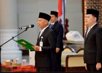 Lantik Pejabat Pimpinan Tinggi Pratama dan Administrator, Wagub Surya Minta Terus Lakukan Inovasi