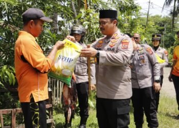 Jumat Berkah, Polres Langkat Bagi Hasil Panen Ikan Bioflok dan Sembako