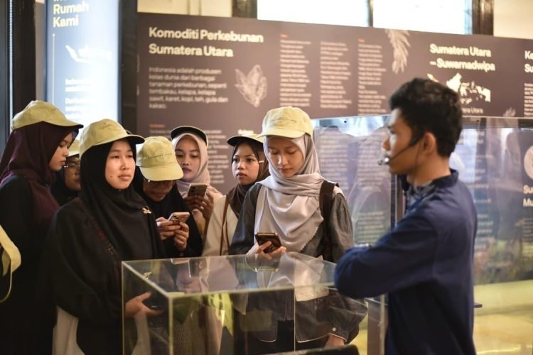 Level Up Mentorship Journey: Mentoring Mahasiswa Sambil Jelajahi Heritage Kota Medan