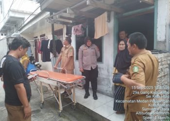 Bhabinkamtibmas Turun Tangan Bantu Warga Sakit di Medan Perjuangan