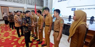 Serahkan 64 SK CPNS IPDN, Sekda Tekankan Pentingnya Disiplin dan Networking