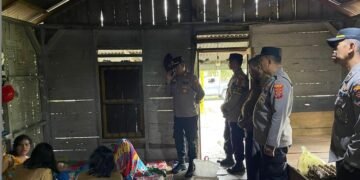 Wujud Kepedulian, Polsek Kutalimbaru Serahkan Bantuan kepada Pelajar Sakit Tumor