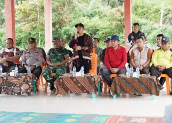 Bupati Palas Respon Aspirasi Masyarakat Desa Sianggunan Kecamatan Sosopan, Sekaligus Serahkan Bantuan Beras