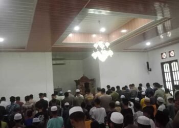 Jumat Curhat dan Berkah, Polres Palas Hadir Berikan Nasi Bungkus Gratis untuk Warga Jemaah Masjid Al-Amanah