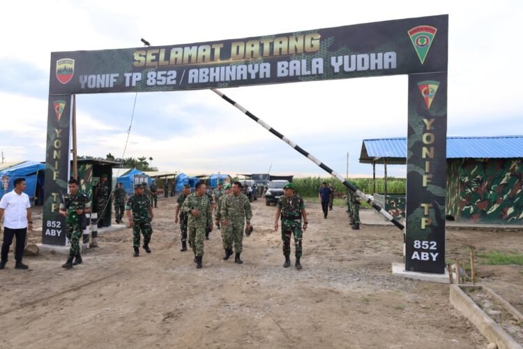 Pangdam I/BB Tinjau Yon TP 852/ABY dan Beri Pengarahan kepada Seluruh Prajurit Yon TP