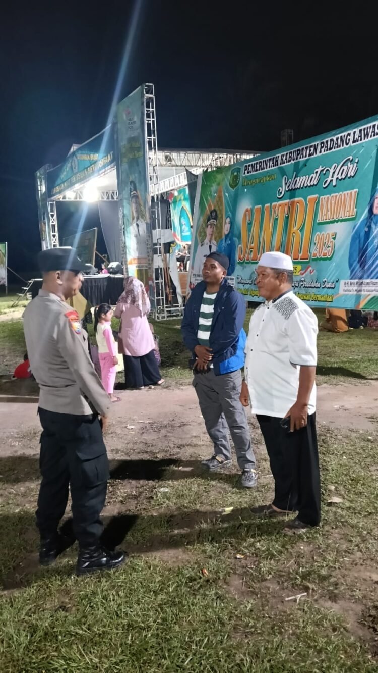 Bhabinkamtibmas Polsek Sosa Melaksanakan Pengamanan Kegiatan Perlombaan Hari Santri