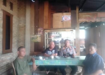 Menjaga Kamtibmas yang Kondusif, Polisi Lakukan Sambang Desa Tatap Muka dengan Warga