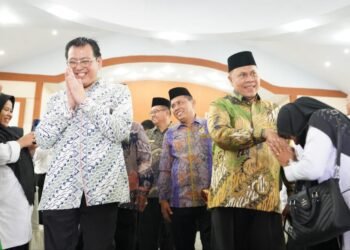 Kabiro SDM Kemenag RI-Kakanwil Kemenagsu Serahkan Penugasan PPPK Redistribusi Tahun 2022-2023