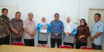 Bupati Asahan Serahkan Penghargaan kepada Insan Olahraga Berprestasi PON Aceh-Sumut 2024