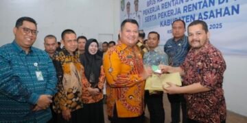 4.900 Pekerja Rentan di Asahan Terima Kartu BPJS Ketenagakerjaan dari Wakil Bupati Rianto