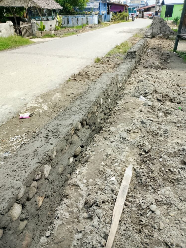 Diduga Tak Sesuai Bestek, Proyek TPT APBD Langkat Dikerjakan Asal-Asalan