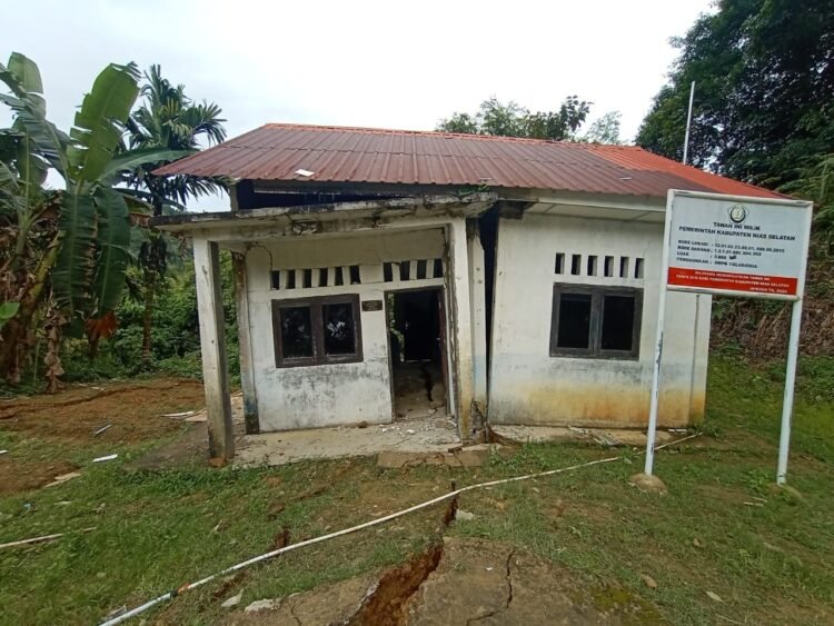 Gedung SMP Negeri 3 Ulususua Nyaris Runtuh Dihantam Longsor