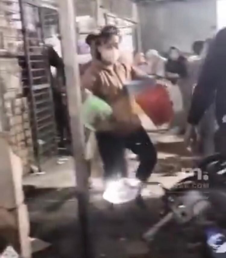 Warung di Jalan Sei Mencirim Dijarah Warga, Diduga Akibat Salah Paham soal Utang Barang