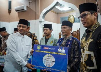 Safari Isya di Masjid Al Arif Billah, Rico Waas Memberdayakan Masjid di Gang