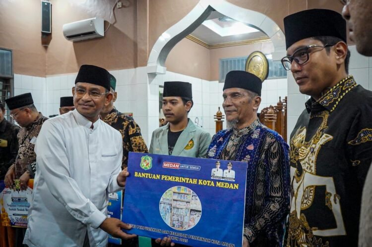 Safari Isya di Masjid Al Arif Billah, Rico Waas Memberdayakan Masjid di Gang