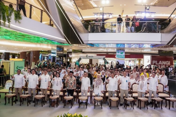 Lewat EKSiS 2025, OJK Ajak Masyarakat Perluas Akses Keuangan Syariah