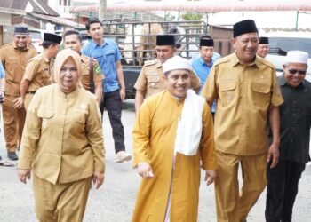 Syah Afandin Serahkan Bantuan untuk Haul Tuan Guru Besilam ke-102
