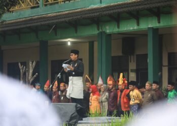 Pimpin Upacara Hari Guru di Tempatnya Bersekolah, Rico Waas: Tanpa Guru Saya Tidak Bisa Berdiri di Sini