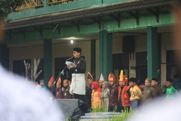 Pimpin Upacara Hari Guru di Tempatnya Bersekolah, Rico Waas: Tanpa Guru Saya Tidak Bisa Berdiri di Sini