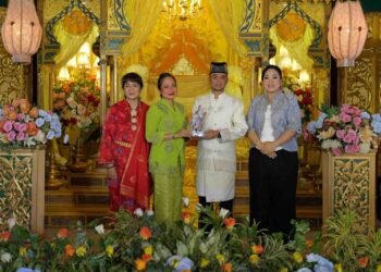 BCA Dukung Pelestarian Tenun Songket Melayu Sumut Berbasis Warna Alam