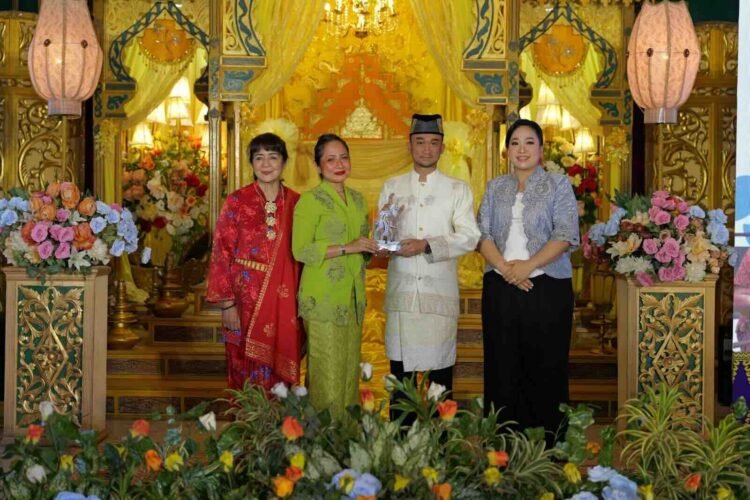 BCA Dukung Pelestarian Tenun Songket Melayu Sumut Berbasis Warna Alam