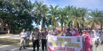 Kapolsek Sosa Pimpin Upacara Dalam Program Bertajuk “Police Goes to School”