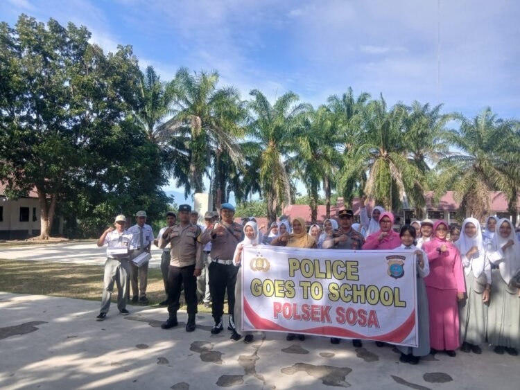 Kapolsek Sosa Pimpin Upacara Dalam Program Bertajuk “Police Goes to School”