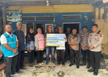 PT PLN Indonesia Power UBP PNS Salurkan Bantuan Perbaikan Rumah untuk Warga Bukit Jengkol Terdampak Angin Kencang