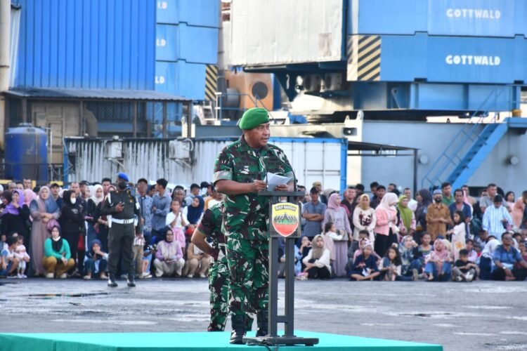 Kasdam I/BB Pimpin Upacara Penyambutan Personel Brigif dan Yon TP Tahap II di Dermaga Belawan