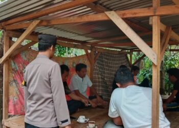 Lewat Sambang dan Tatap Muka Bhabinkamtibmas Ajak Warga Wujudkan Kamtibmas Kondusif