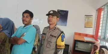 Bhabinkamtibmas Polsek Sosopan Lakukan Pengamanan Penyaluran BLTSKESRA di Kantor Pos