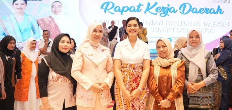 Ketua Dekranasda Padang Lawas Hadiri Rakerda Sumut