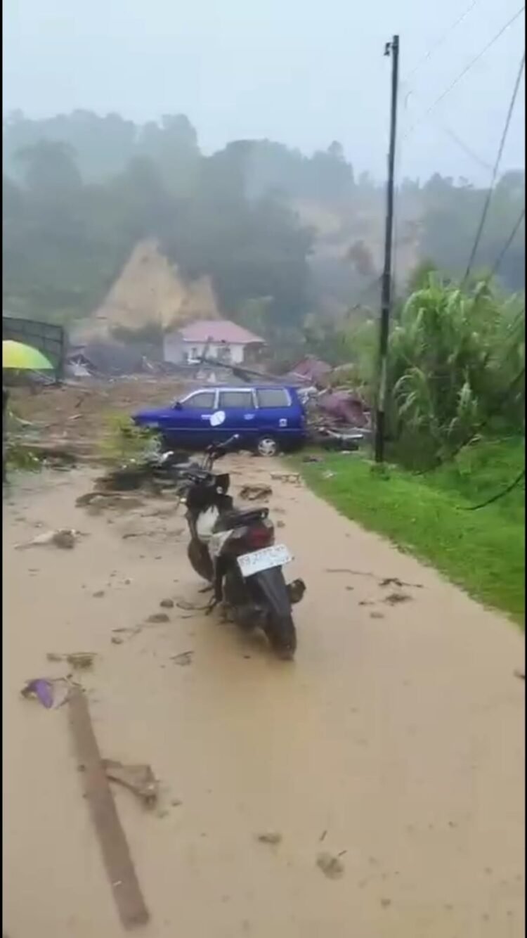 Cuaca Ekstrem, Empat Kabupaten di Sumut Dilanda Bencana Banjir dan Longsor