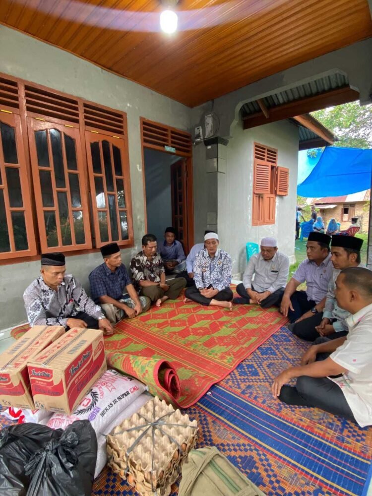 Wakil Bupati Palas Kunjungi Kediaman Korban Kecelakaan dan Sampaikan Rasa Belasungkawa