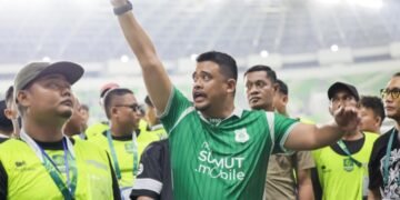 Keren! Bobby Nasution Beri Jerseynya demi Redakan Amarah Suporter