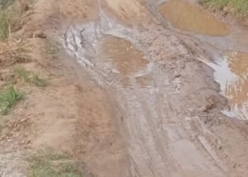 Miris, Akses Jalan Desa Lau Garut Dibiarkan Rusak Parah