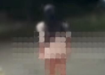 Viral! Video Perempuan Berhijab Jalan Tanpa Celana di Bangkalan, Habis Mesum?