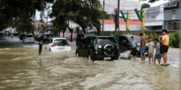 Warga Milih Ngungsi ke Hotel Akibat Banjir Genangi Medan