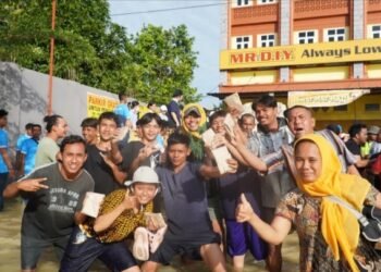 Bupati Langkat Kirim Satu Truk Fuso Logistik untuk Warga Tanjung Pura